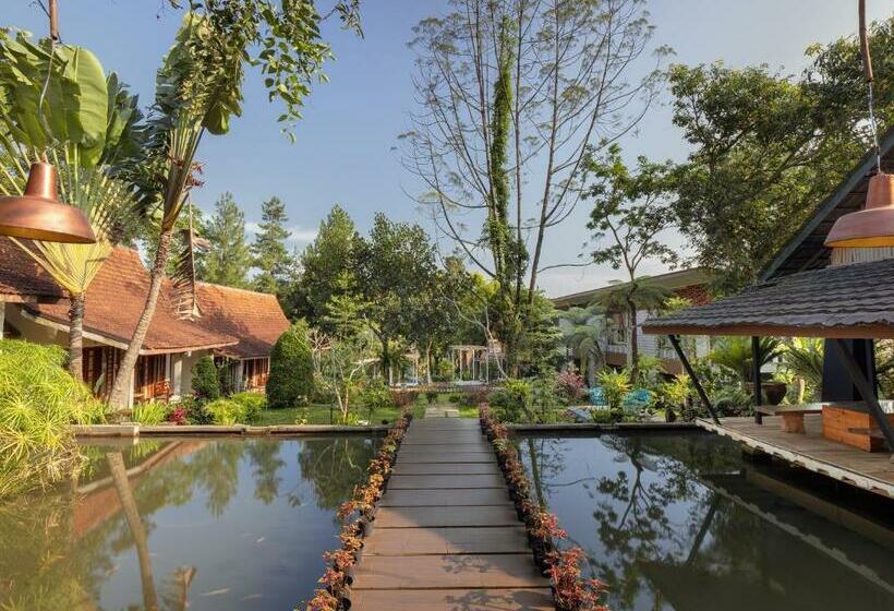 Номер Стандарт Трехместный, The Village Resort Bogor