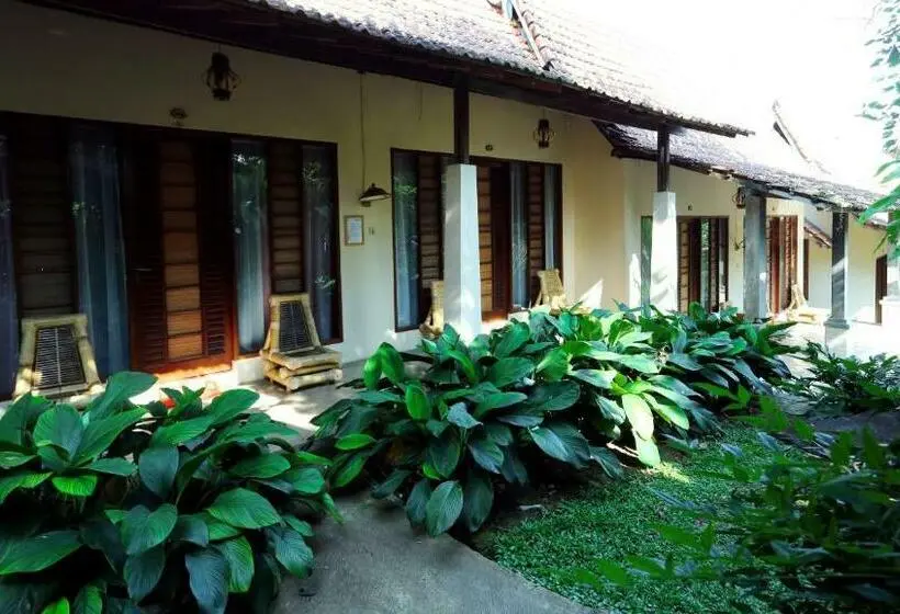 スタンダードトリプルルーム, The Village Resort Bogor