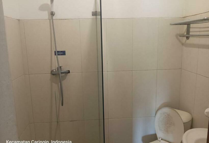 Номер Deluxe, The Village Resort Bogor