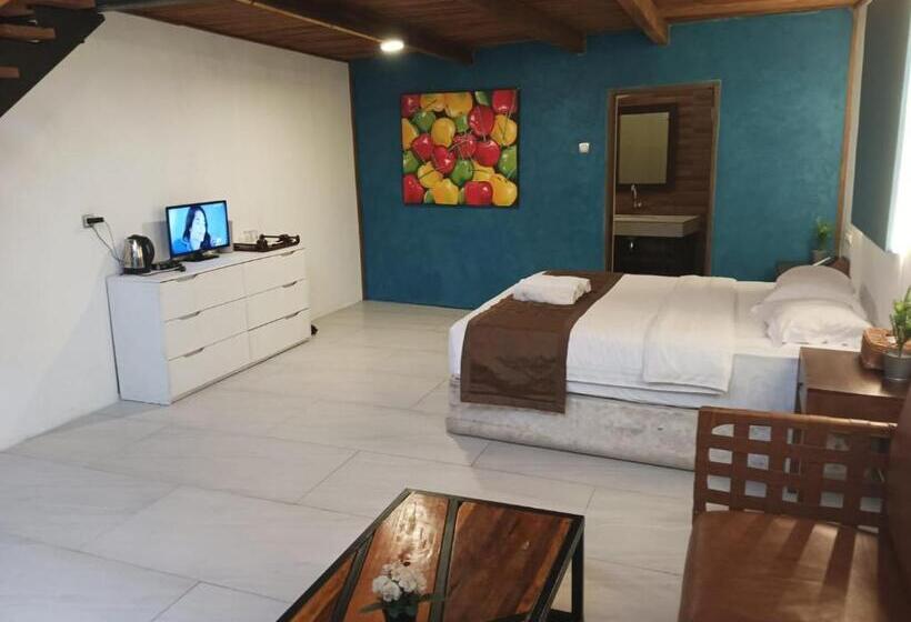 Президентский Люкс, The Village Resort Bogor