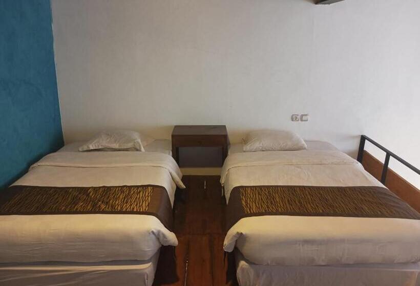 Президентский Люкс, The Village Resort Bogor