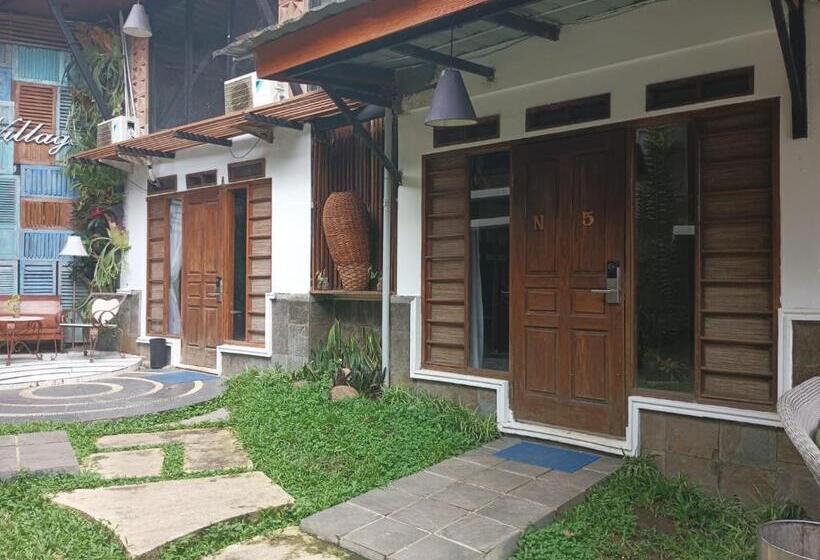 Трехместный Президентский, The Village Resort Bogor