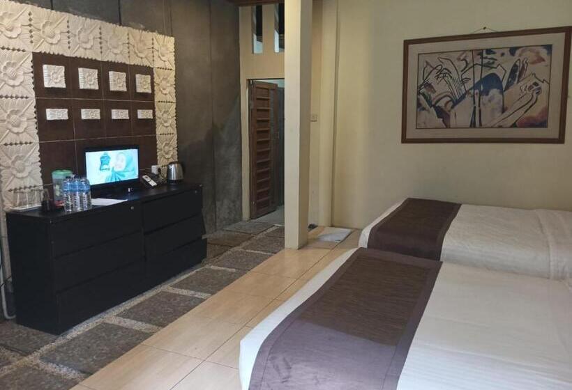 Трехместный Президентский, The Village Resort Bogor