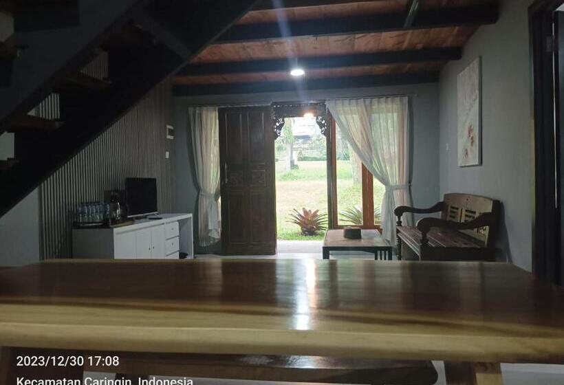 Семейный Номер Вид на Сад, The Village Resort Bogor