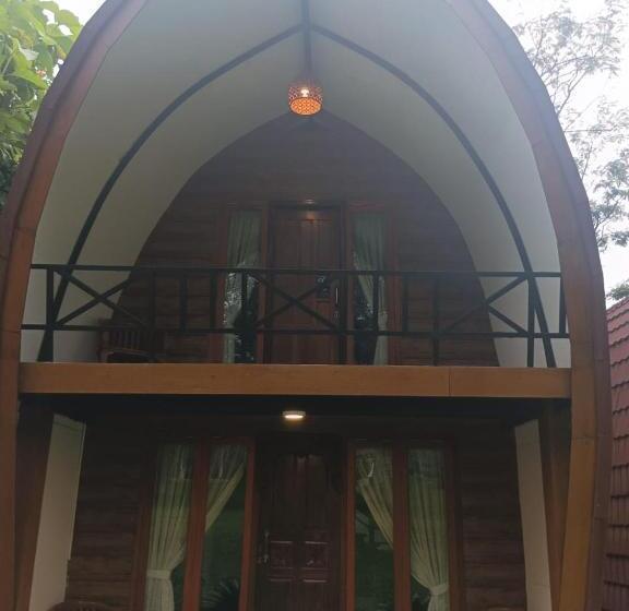 Семейный Номер Вид на Сад, The Village Resort Bogor