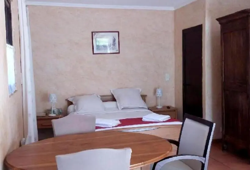Standard Kolmen Hengen Huone, Chambres D Hôtes La Cavalière