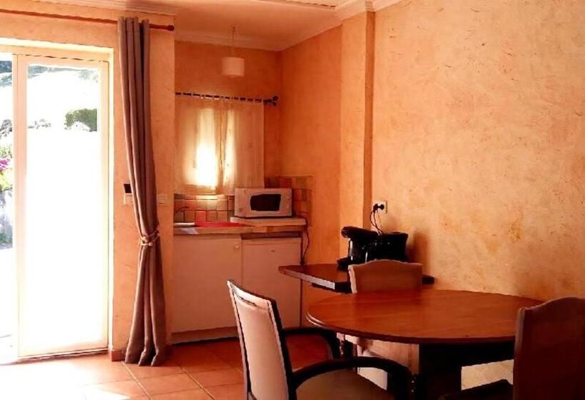 Номер Стандарт Трехместный, Chambres D Hôtes La Cavalière