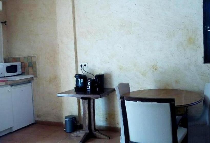 スタンダードトリプルルーム, Chambres D Hôtes La Cavalière