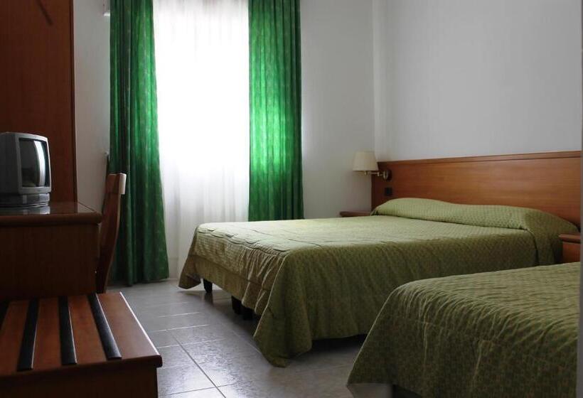 غرفة كومفورت ثلاثية, A' Capanna