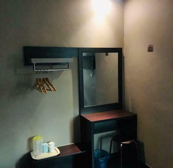 标准间, Highway Times Inn