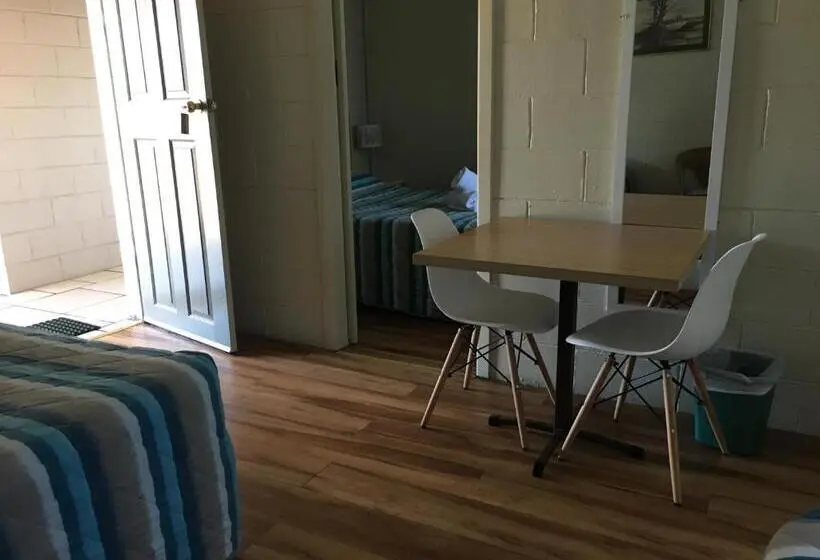 Perhehuone, Plantation Park Motor Inn