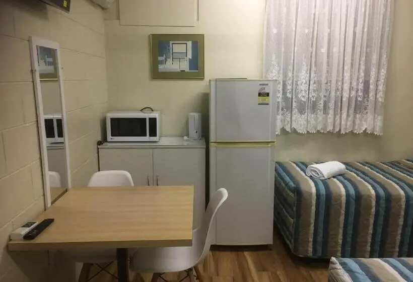 Perhehuone, Plantation Park Motor Inn
