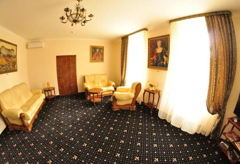 غرفة دور أخير, Boutique Hotel Villa P