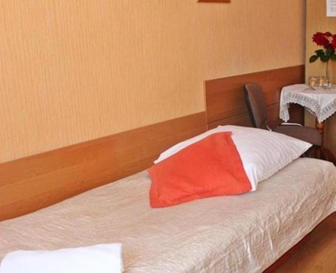 اتاق استاندارد یک نفره, Bursztyn