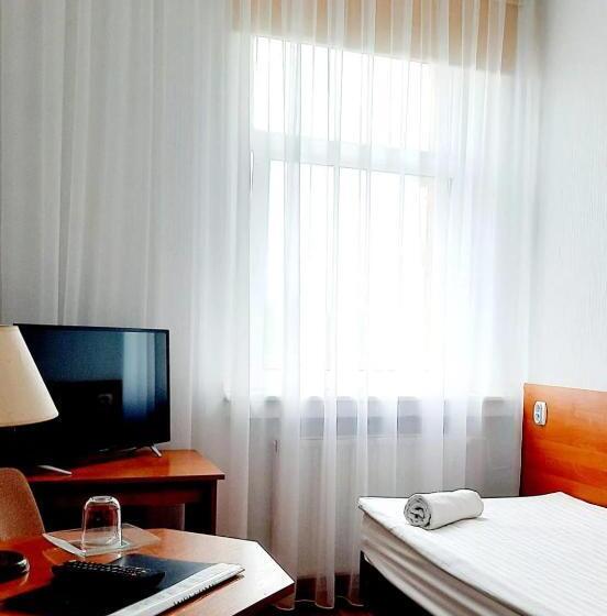 اتاق استاندارد یک نفره, Bursztyn