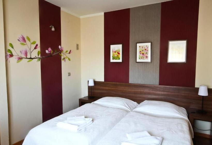 سوییت لوکس, Centrum Green Hill Business & Spa