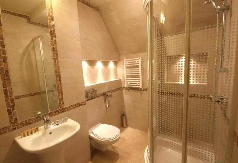 سوییت لوکس, Centrum Green Hill Business & Spa