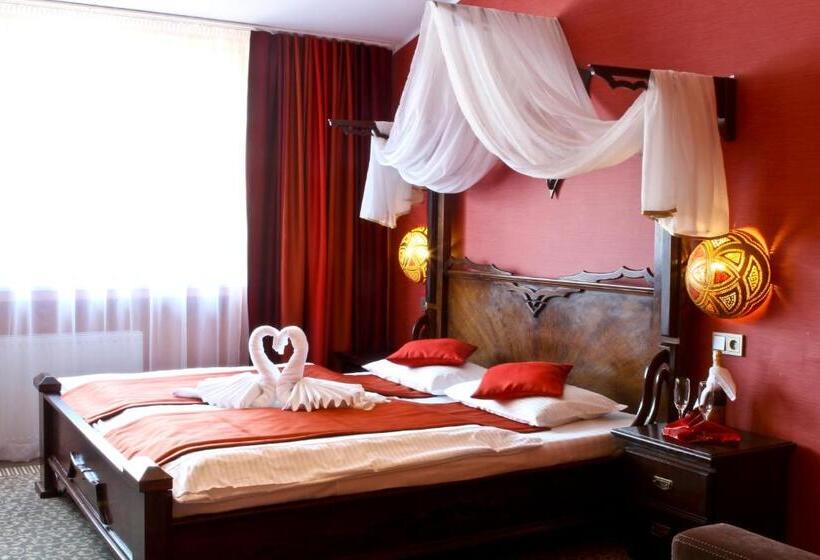 اتاق لوکس با تخت بزرگ, Centrum Green Hill Business & Spa