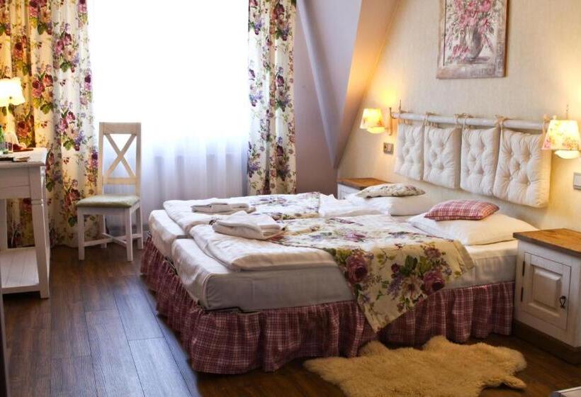 اتاق لوکس با تخت بزرگ, Centrum Green Hill Business & Spa