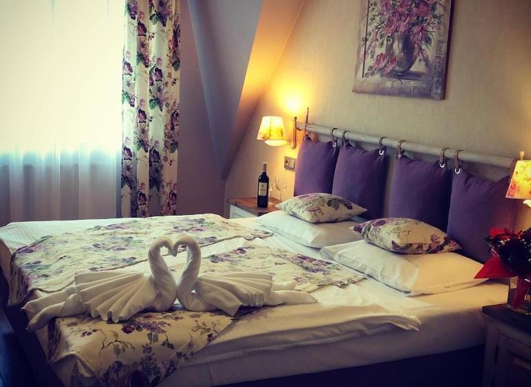 اتاق لوکس با تخت بزرگ, Centrum Green Hill Business & Spa