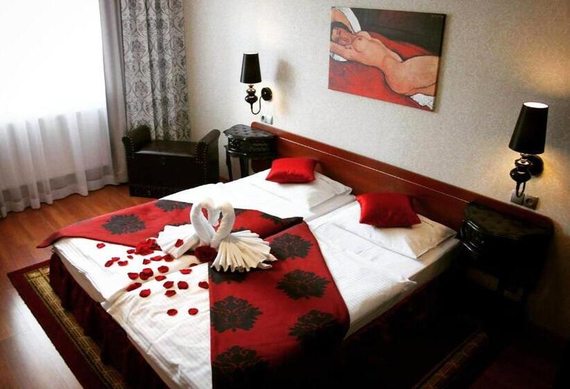 اتاق لوکس با تخت بزرگ, Centrum Green Hill Business & Spa