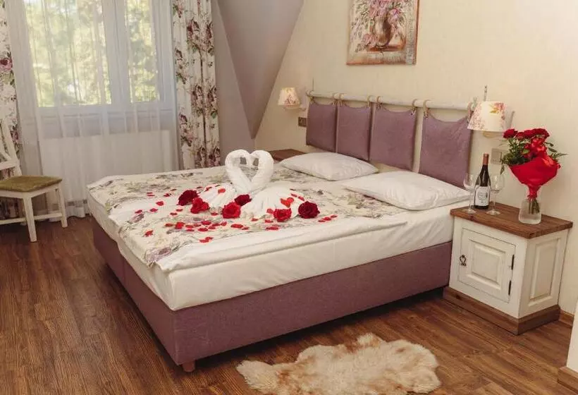 اتاق لوکس با تخت بزرگ, Centrum Green Hill Business & Spa