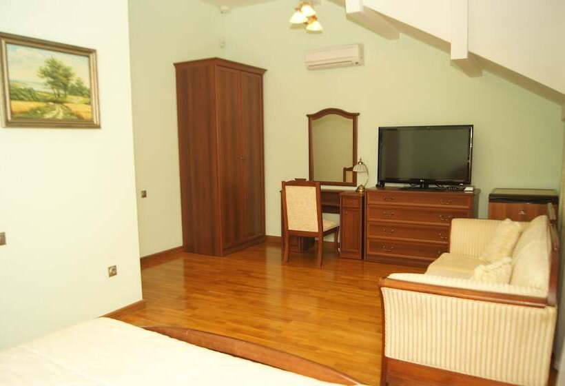 اتاق راحتی, Dynasty Apartments