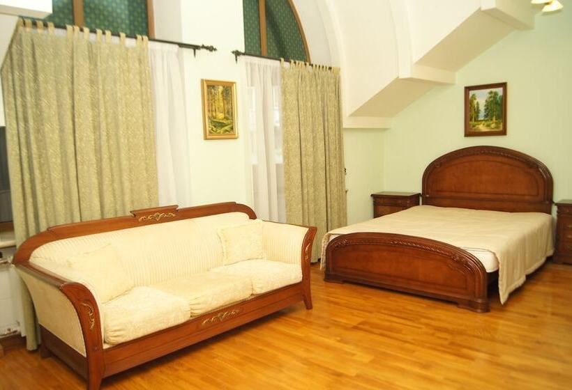 コンフォートルーム, Dynasty Apartments