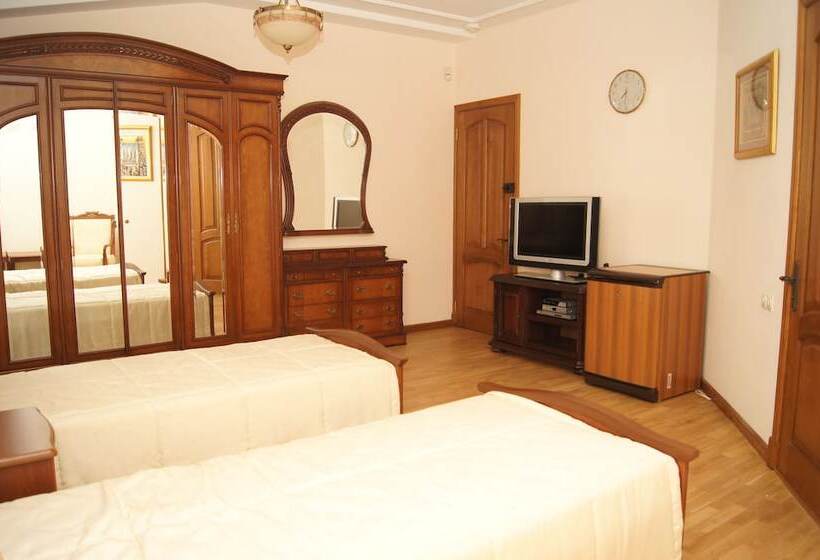 デラックスルーム, Dynasty Apartments