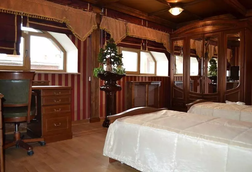 スーペリアールーム, Dynasty Apartments