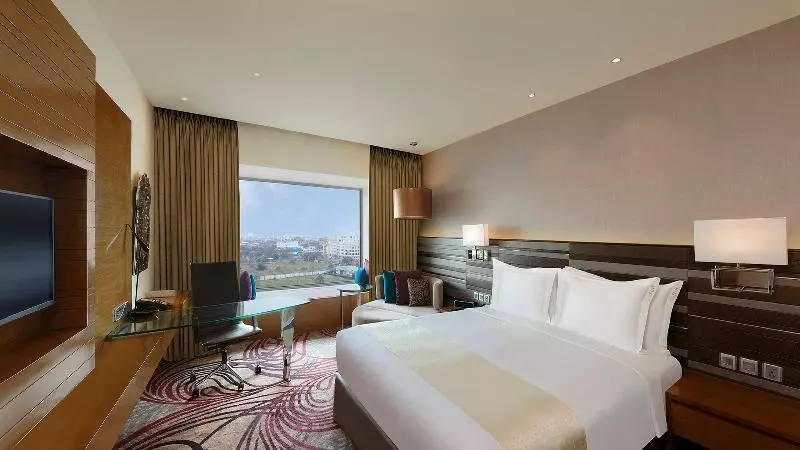 キングサイズベッドのスタンダードルーム, Holiday Inn Jaipur City Centre, An Ihg