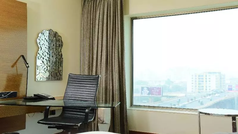 キングサイズベッドのスタンダードルーム, Holiday Inn Jaipur City Centre, An Ihg