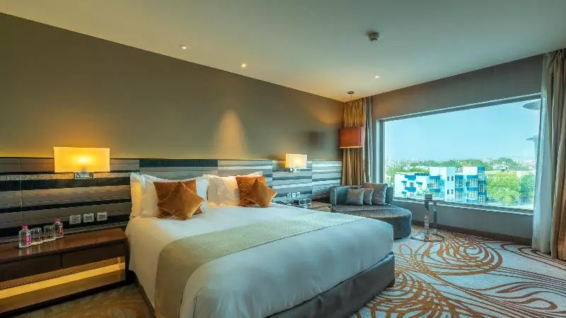 キングサイズベッドのスタンダードルーム, Holiday Inn Jaipur City Centre, An Ihg