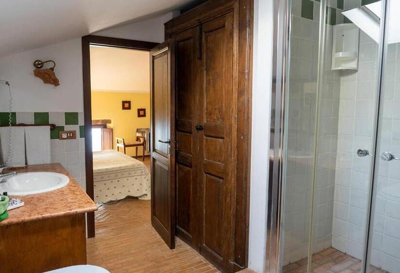 스탠다드 트리플 룸, Il Castello Di San Sergio