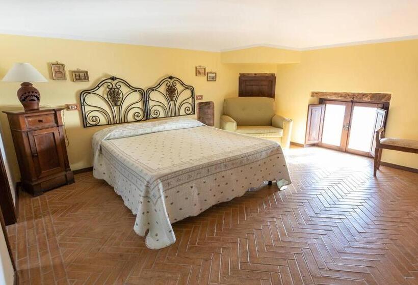 스탠다드 트리플 룸, Il Castello Di San Sergio