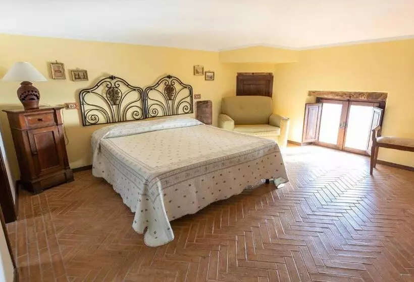 اتاق استاندارد سه نفره, Il Castello Di San Sergio