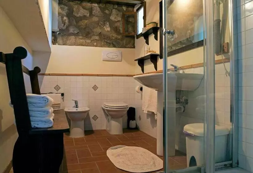 اتاق استاندارد چهار تخته, Il Castello Di San Sergio