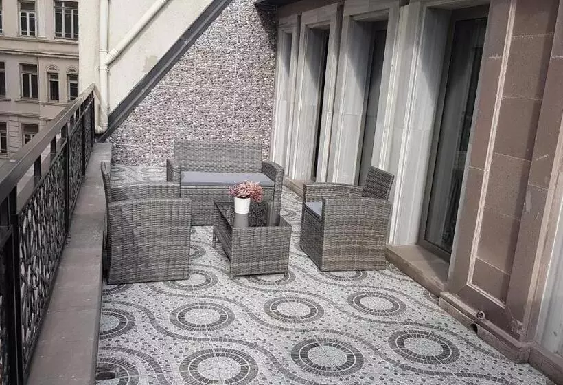 سوئیت با بالکن, Manesol Boutique Galata