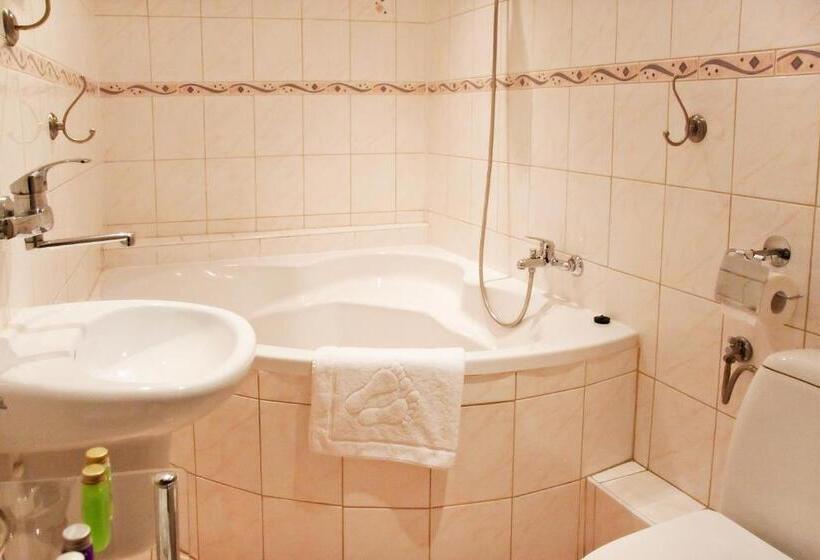 اتاق راحتی, Pod Orłem