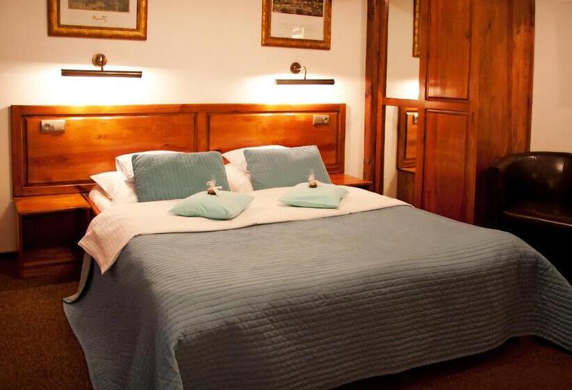 اتاق راحتی, Pod Orłem