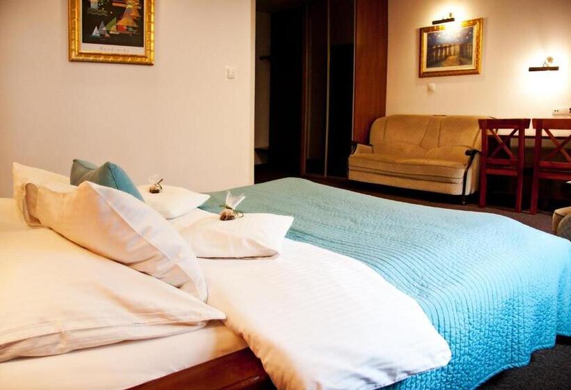 اتاق راحتی, Pod Orłem