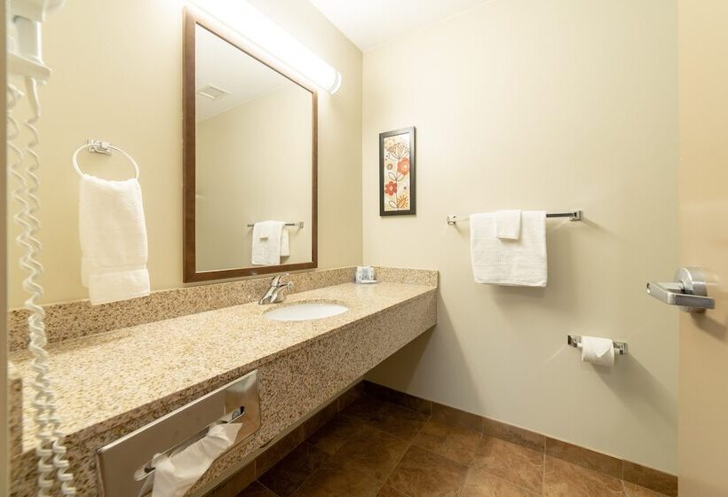 جناح, Quality Inn & Suites