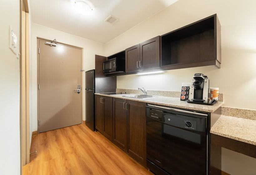 جناح, Quality Inn & Suites