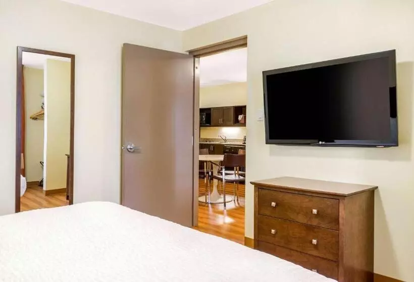 キングサイズベッドのスイートルーム, Quality Inn & Suites