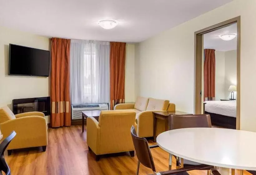 キングサイズベッドのスイートルーム, Quality Inn & Suites
