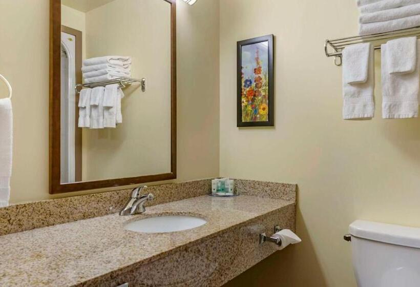 جناح, Quality Inn & Suites