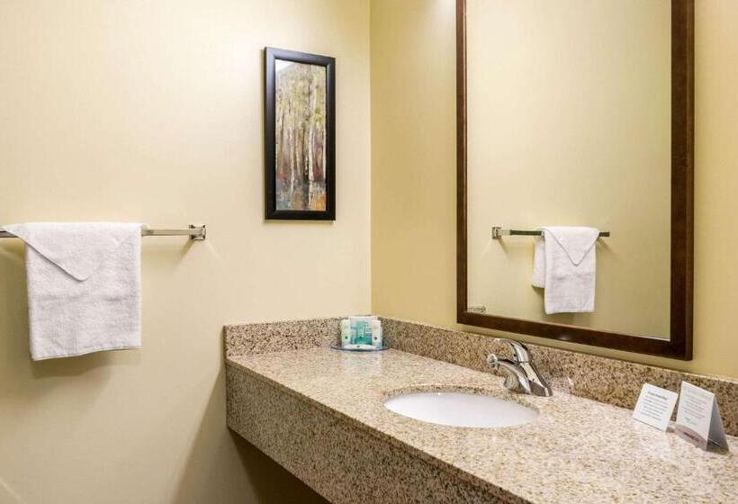 جناح, Quality Inn & Suites