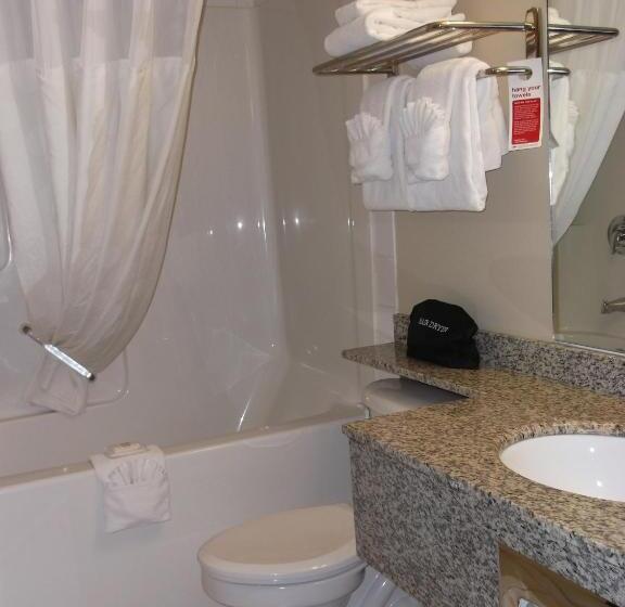 جناح, Ramada By Wyndham Edson