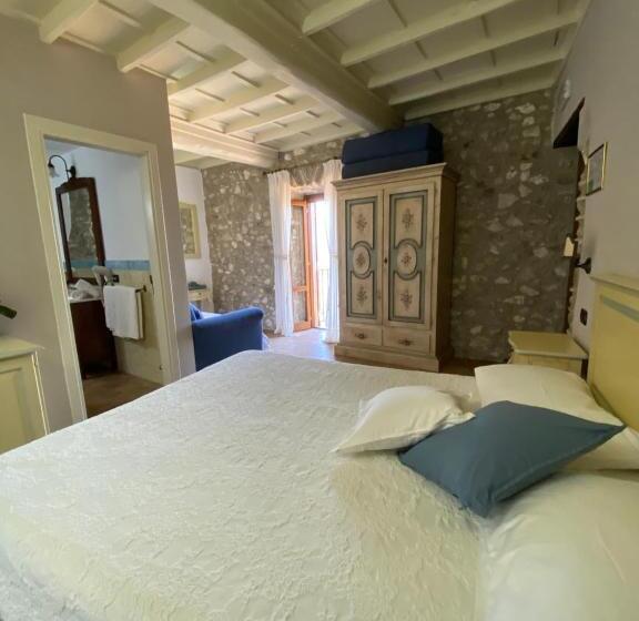 غرفة قياسية ثلاثية, Relais Il Monaco