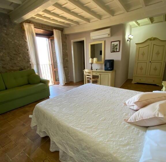 غرفة قياسية ثلاثية, Relais Il Monaco